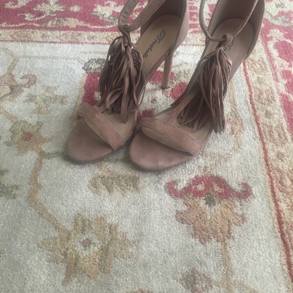 Taupe heels - Picture 3 of 4